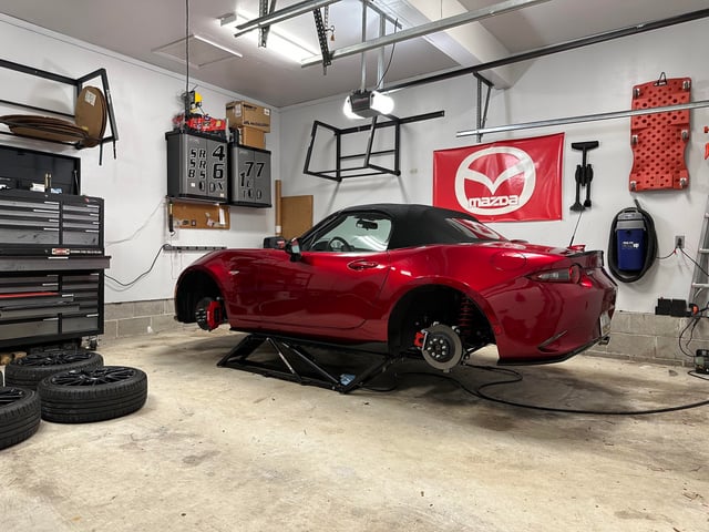 Araba Yakıt Tüketimini Azaltmanın En Etkili Yolları Lastik basıncı kontrolü görseli